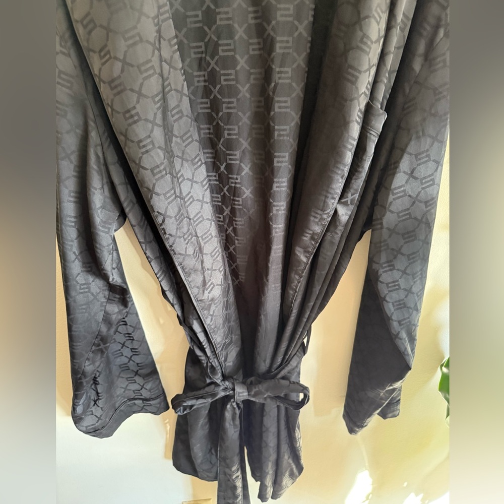 savage x fenty by rhianna - women’s black robe - Picture 4 of 6